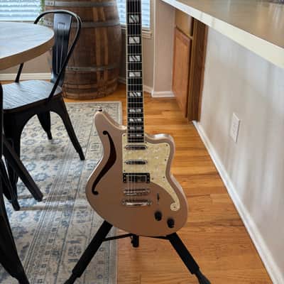 D'Angelico Deluxe Bedford SH 2021 - Present - Desert Gold image 1