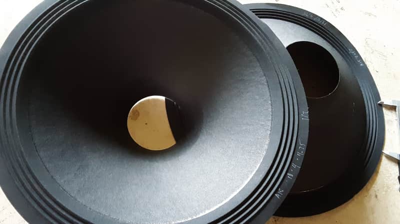 18" woofer speaker Cone 4" VCID 4.75" DEEP 2 Avail.cloth A15 image 1