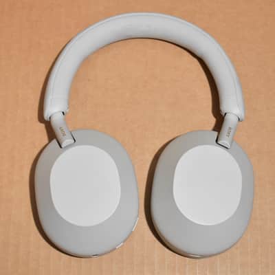 Sony WH-1000XM5 Wireless Noise-Canceling Over-the-Ear Headphones - Silver image 2