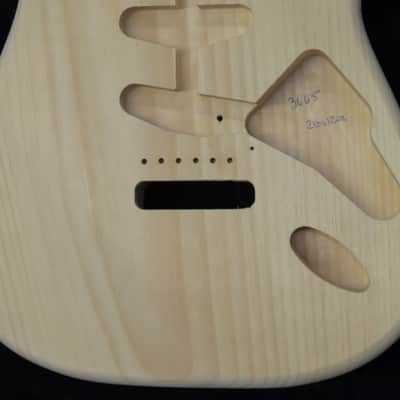 1 Piece 40yr Aged Pine Strat Style body - 2lbs 12oz #3665 *IMPORT CHARGES INCLUDED image 4