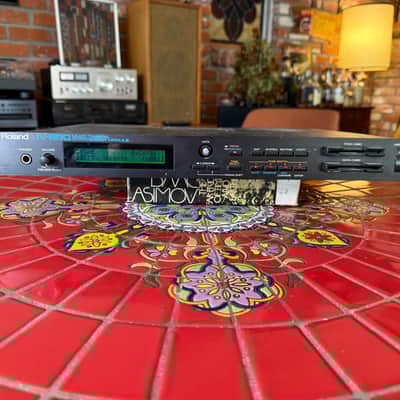 Roland JV-880 Multi Timbral Synthesizer Module 1992 - 1996 - Black