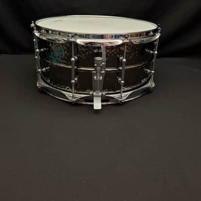 Ludwig LB417KT 14” x 6,5” Black Beauty Hammered snare drum imagen 5