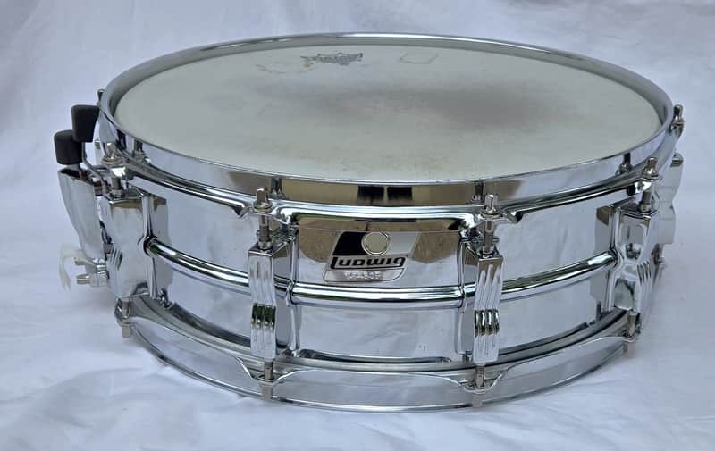 Ludwig 14" X 5" Snare Drum B/W badge serial #864805 w/ Gig Bag image 1