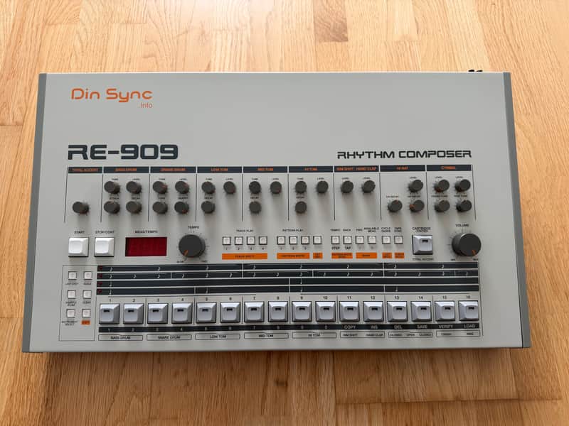 Dinsync RE-909 with extras image 1