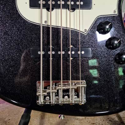Alleva Coppolo LG5 Standard in Black Micro Flake Metallic: White Pickguard, Indonesian Rosewood Fingerboard & AC In-House 60s Pickups image 3