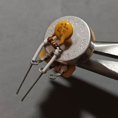 Treble Bleed "DiMarzio" "RTB1" 560pF PHILIPS Coated Ceramic capacitor, 300K Allen Bradley Carbon Composition resistor image 2