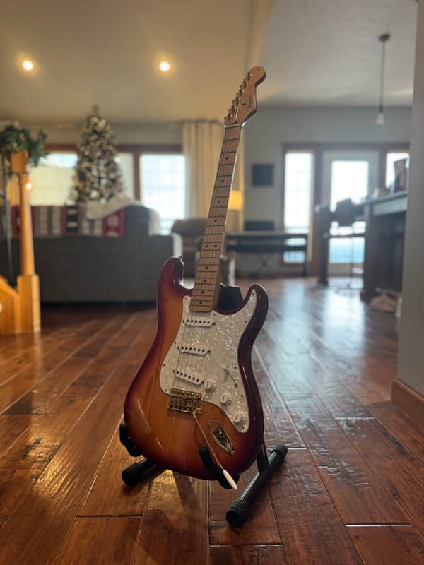 Fender Deluxe Players Stratocaster with Maple Fretboard 2005 - 2007 - Sienna Sunburst