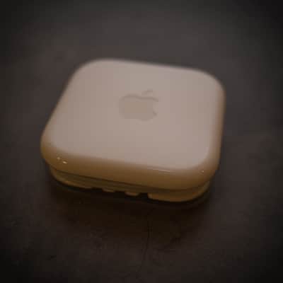 New Open Box OEM Apple Earpods (3.5mm) 2010's - White image 2