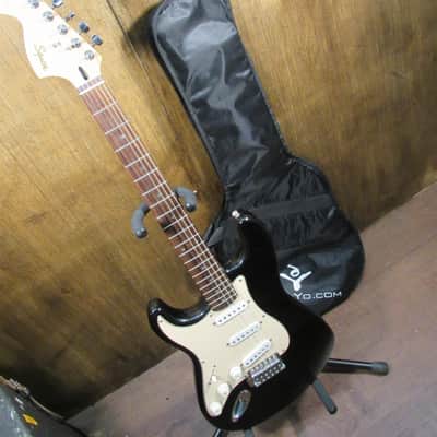 Fender Squier Stratocaster Standard Series Lefty - Black With Gig Bag image 2