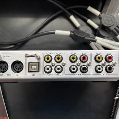 Native Instruments Audio 8 DJ Interface w/Traktor Scratch Pro Vinyl Software and Timecode Kit image 3