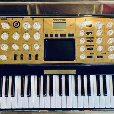 Moog Minimoog Voyager 10th Anniversary (#7) Gold Edition 44-Key Monophonic Synthesizer 2012 - Black / Gold image 5