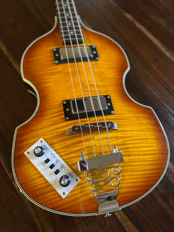 Rogue Violin Beatle Bass 2000 - Sunburst image 1