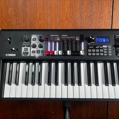 Yamaha YC61 61-Key Compact Stage Keyboard w/ box image 2