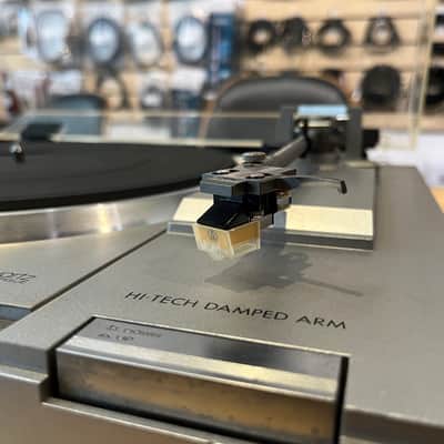 Hitachi HT-51 Automatic Turntable image 2