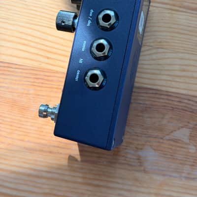 Walrus Audio Julianna Deluxe Chorus / Vibrato 2020 - Present - Blue image 2