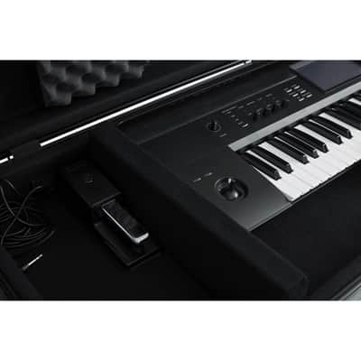 Gator TSA Series ATA Molded Polyethylene Keyboard Case w/ Wheels for 76-note Keyboards GTSA-KEY76 image 9