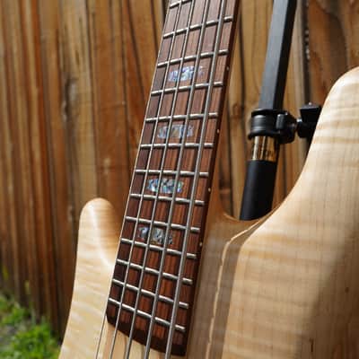 Spector USA NS-5XL - Curly/Flame Solid Wings Oil Finish Left-Handed 5-String Bass Guitar w/ Black Tolex Case (2023) image 8