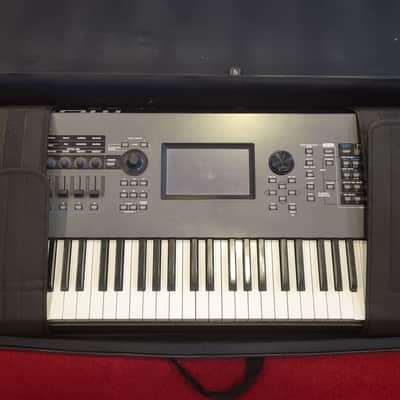 Yamaha Montage 8 Keyboard Synth + Case
