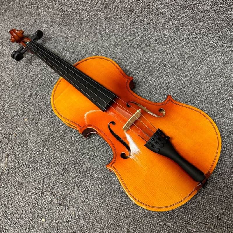 Crescent 4/4 Violin with Case and Bow image 1