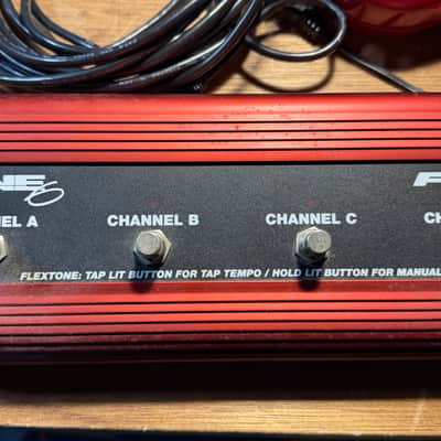 Line 6 POD 2.0 Multi-Effect and Amp Modeler w Accessories image 2