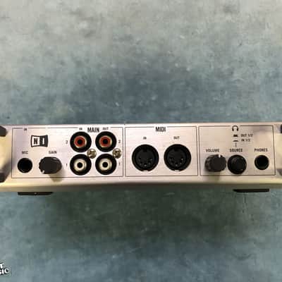 Native Instruments Traktor Audio 10 Audio MIDI DJ Interface image 2