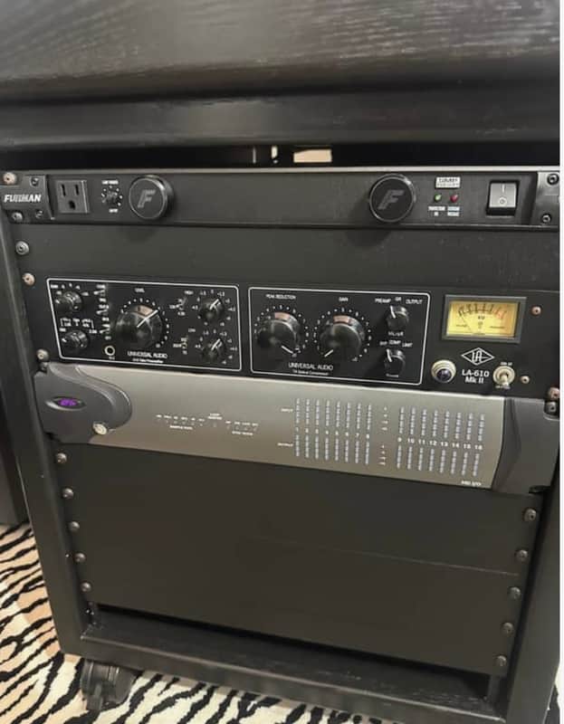 Furman PL-8 C Power Conditioner - Black image 1