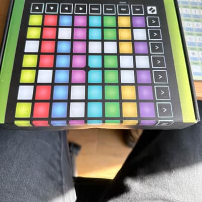 Novation Launchpad Mini MKIII Pad Controller 2019 - Present - Black image 2