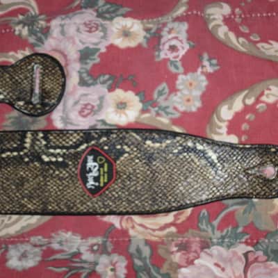 lite use RockYou (Rock You) PU Faux Leather Snakeskin Pattern Guitar Strap (front: brown, tan, black pattern) (back: black) reversible - main part of strap 2 & 3/4" wide, belt part 1 & 1/4" wide [polyurethane leather] Adjustable Length from 44" to 53" image 11