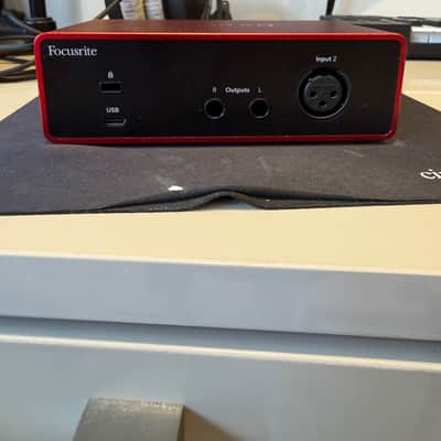 Focusrite Scarlett Solo 4th Gen USB Audio Interface 2023 - Present - Red image 4