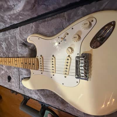 Fender American Professional Stratocaster with Maple Fretboard 2017 - 2019 - Natural image 2