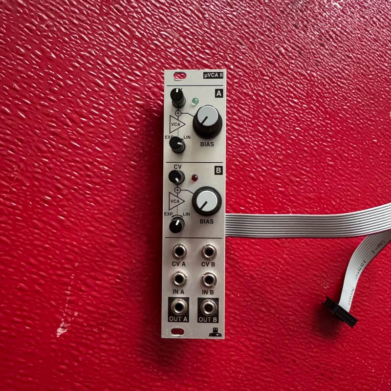 Intellijel uVCA II Dual Log / Lin VCA Eurorack Module 2013 - 2016 - Silver image 1
