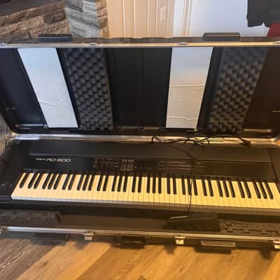 Roland RD-600 88-Key Digital Stage Piano 1997 - 2002 - Black