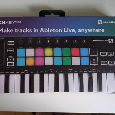 Novation Launchkey Mini MKIII MIDI Keyboard Controller 2019 - Present - Black image 3