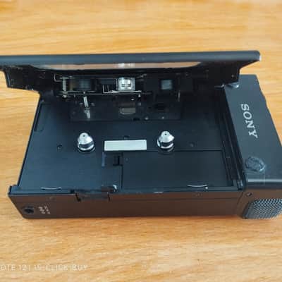 Sony WM R2 1982 - Sony Walkman Cassette player WM R2 black working image 9