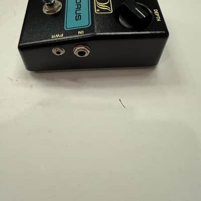 Ross R-88 Chorus Analog Rare Vintage Guitar Effect Pedal image 4
