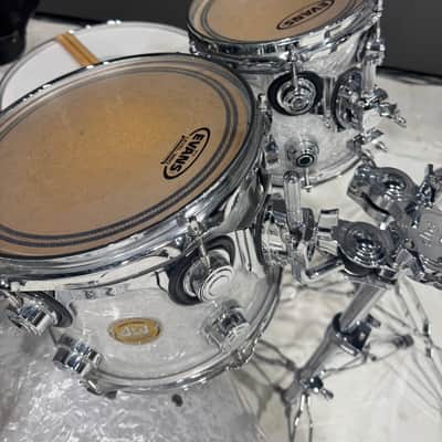 DW  Collector’s Series - White perl image 3