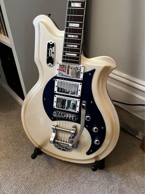 Farida Freddie Cowan from  “The Vaccines” Signature 2013 - Pearl White image 1