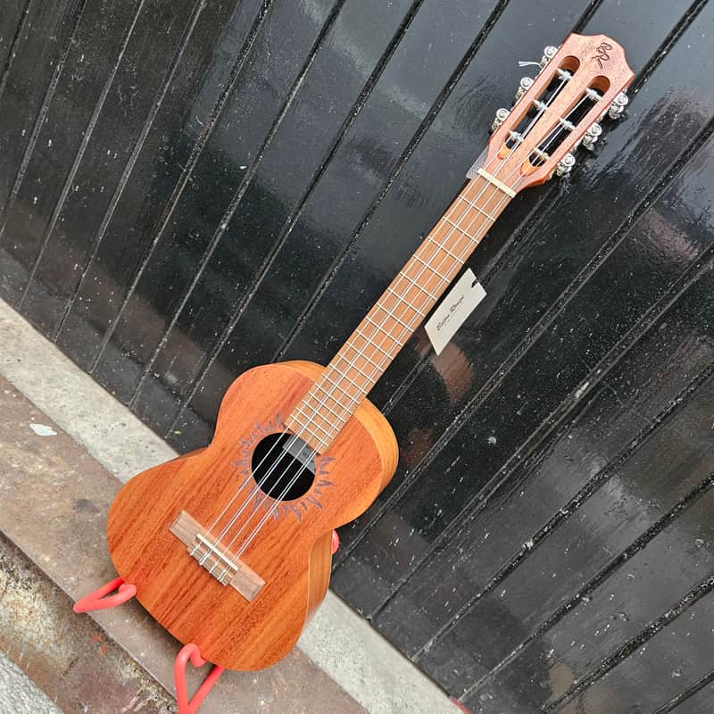 Baton Rouge V2T6 Sun Ukulele Mahogany