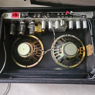 Fender Vibrolux Reverb 2-Channel 35-Watt 2x10" Guitar Combo 1970 - 1980 - Silverface image 4