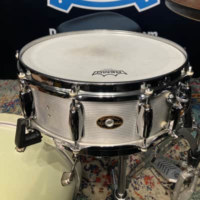 Slingerland - 5x14" No. 140, 10-Lug Aluminum Snare Drum with Rapid Strainer 1970s - Ribbed Aluminum. Engraved Hoops! image 1