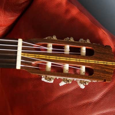 S Yairi clase 9002 classical guitar image 3