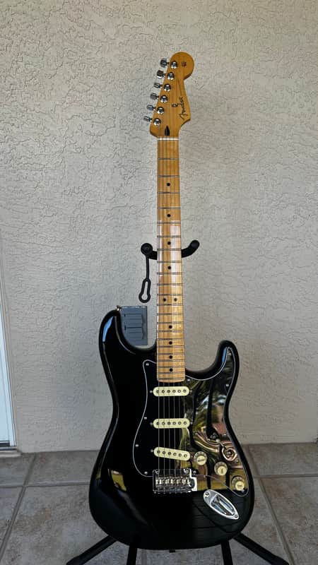 Fender FSR Special Edition Player Stratocaster with Maple Fretboard 2019 - 2024 - Black