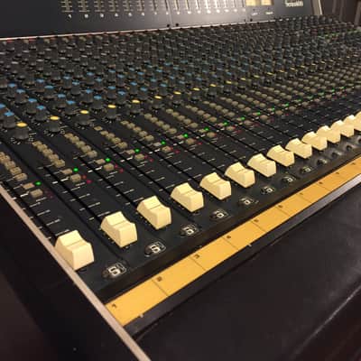 Soundcraft 600 mixing console image 3