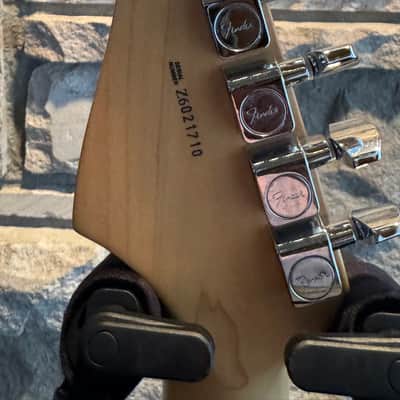 Fender 60th Anniversary Standard Stratocaster 2006 - Sunburst image 8