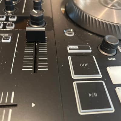Native Instruments Traktor Kontrol S2 MK3 2018 - Black image 16