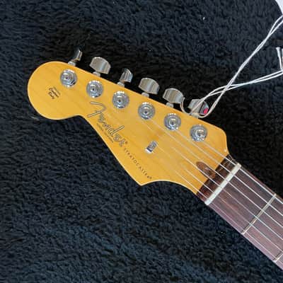 Fender American Professional II Stratocaster Left-Handed RW Miami Blue 8lbs, 3oz US210038393 image 4