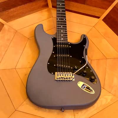 Donner Standard Series Stratocaster style Gray Electric Guitar Single Coil Pickups Soft Case, Strap image 7
