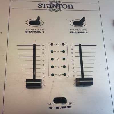 Stanton ESM-11 Stereo Preamp Mixer for DJ Two Turntable Inputs and Fader Feature image 4