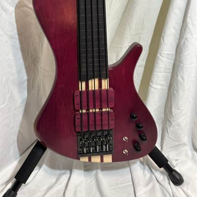 MG Bass Wavebird 2021 - Natural image 1