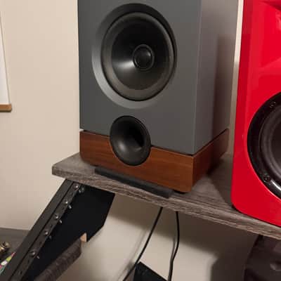 Output Frontiers 6.5” Grey with walnut base image 4